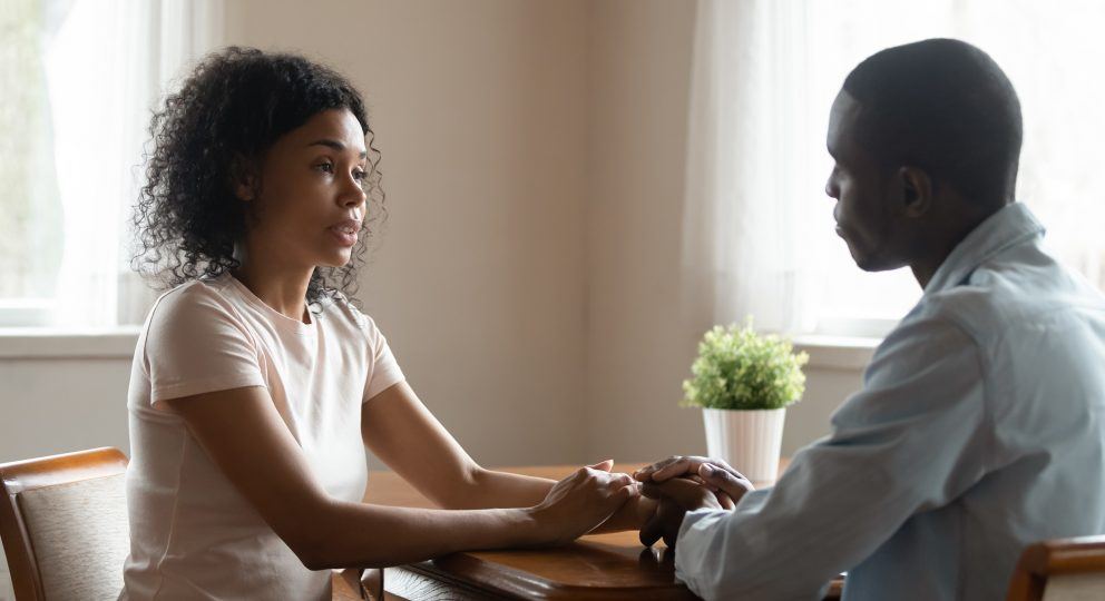 sessão de terapia de casal online ou presencial